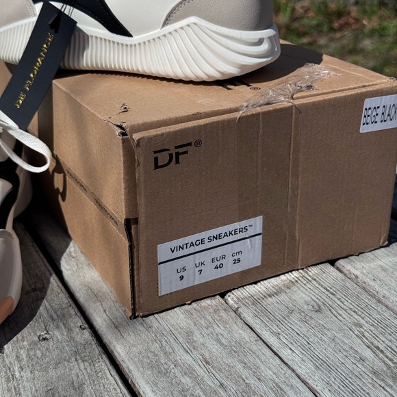 De Florance Vintage Sneakers Women’s Size 9 EU 40 Beige Black Retro Trainer NWT - Picture 12 of 12